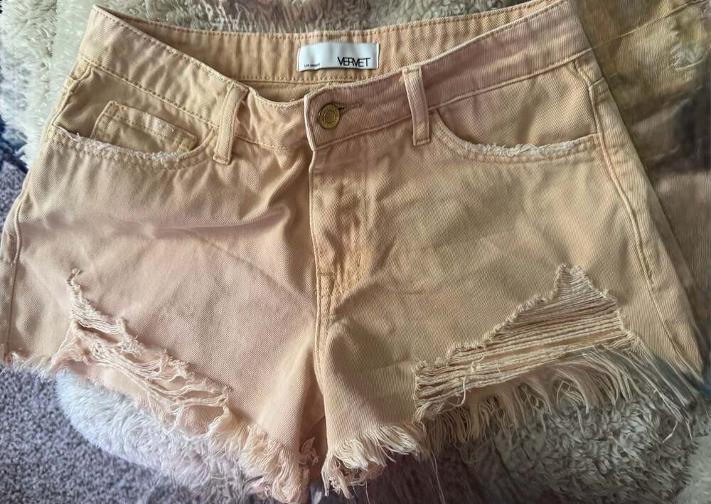Vervet Los Angeles Women's Peach Distressed Frayed Hem Denim Shorts
